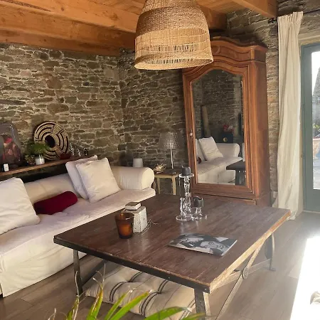 Maison De Charme Avec Terrasse Dans Le Bourg Proche Des Lacs *