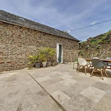 Maison De Charme Avec Terrasse Dans Le Bourg Proche Des Lacs Holiday home