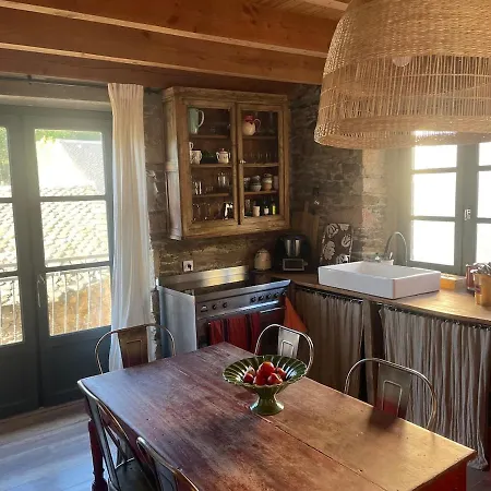 Maison De Charme Avec Terrasse Dans Le Bourg Proche Des Lacs *