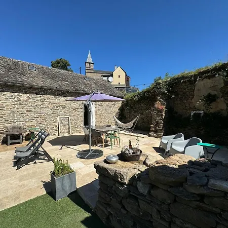 Holiday home Maison De Charme Avec Terrasse Dans Le Bourg Proche Des Lacs