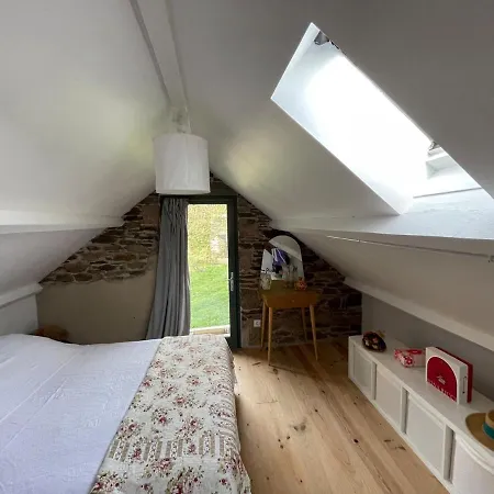 Maison De Charme Avec Terrasse Dans Le Bourg Proche Des Lacs *