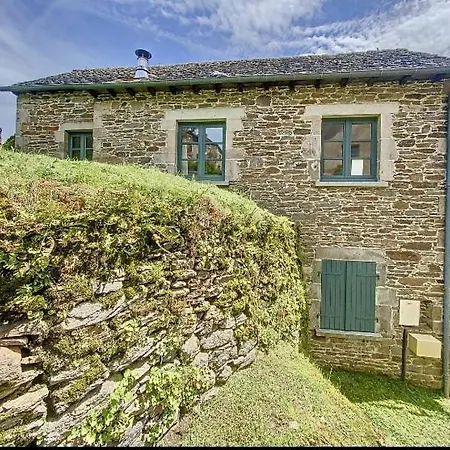 Maison De Charme Avec Terrasse Dans Le Bourg Proche Des Lacs