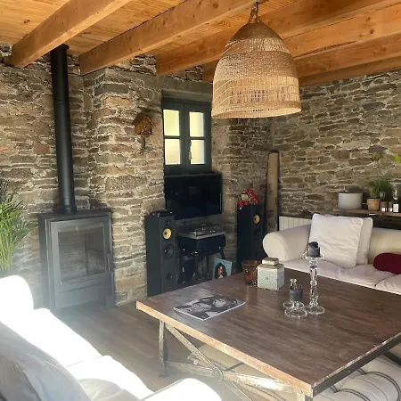 Maison De Charme Avec Terrasse Dans Le Bourg Proche Des Lacs *